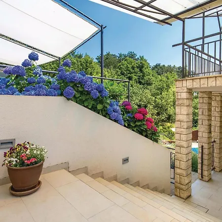 Apartamento 2 Bedroom Awesome In *