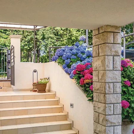 2 Bedroom Awesome In Apartamento Matulji