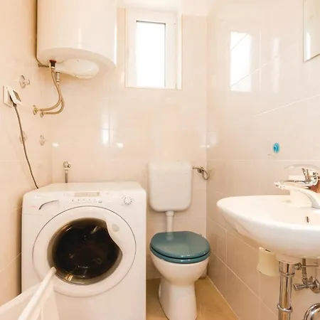 דירה 2 Bedroom Awesome In