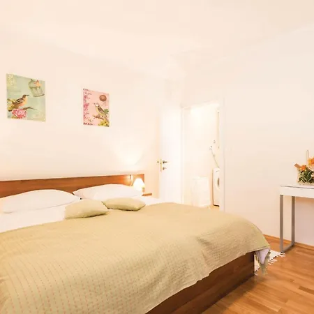 2 Bedroom Awesome In Διαμέρισμα Matulji