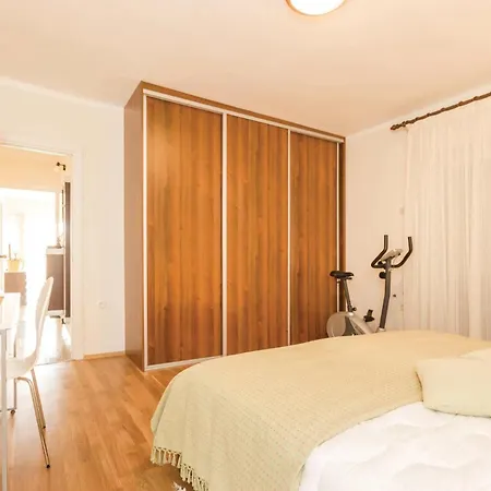 2 Bedroom Awesome In *