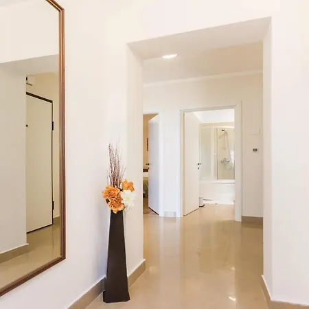 Apartamento 2 Bedroom Awesome In