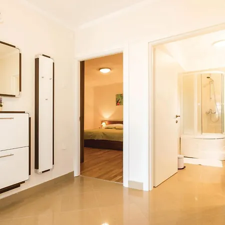 Apartamento 2 Bedroom Awesome In *