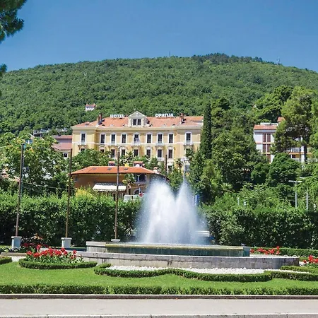 2 Bedroom Awesome In Διαμέρισμα Matulji