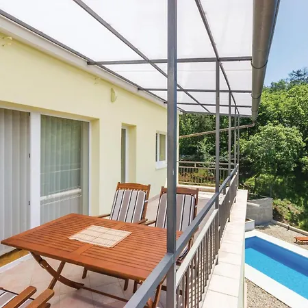 2 Bedroom Awesome In Διαμέρισμα Matulji