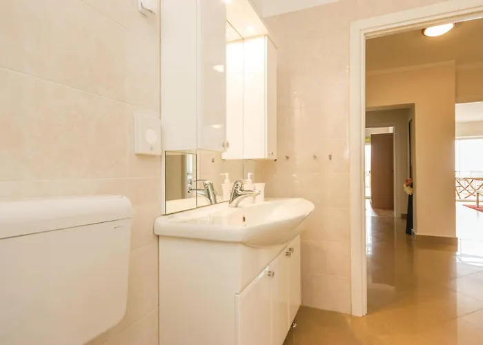 2 Bedroom Awesome In Apartament