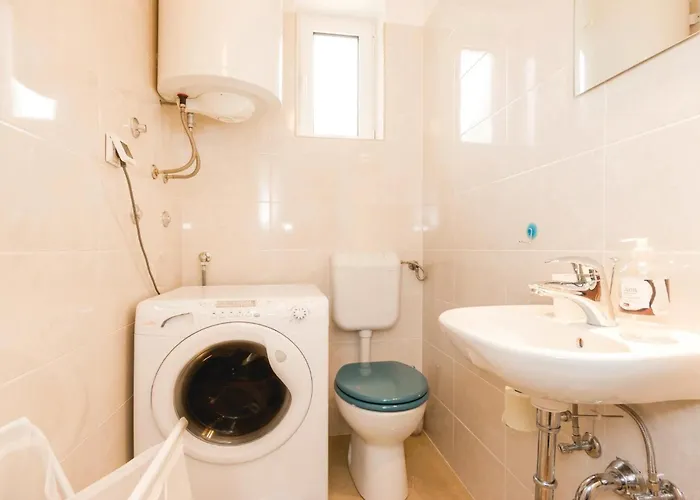 Apartament 2 Bedroom Awesome In