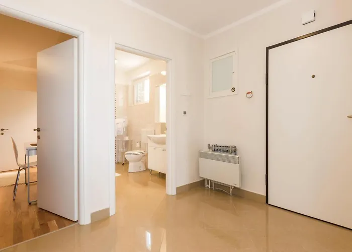 2 Bedroom Awesome In Apartament