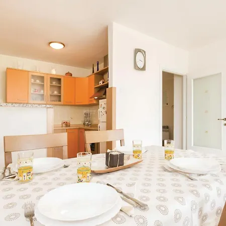 2 Bedroom Awesome Apartment In Matulji *
