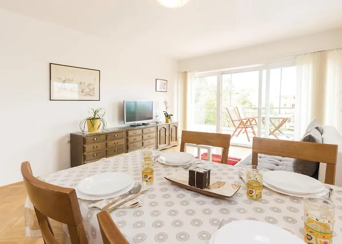 Apartamento 2 Bedroom Awesome In