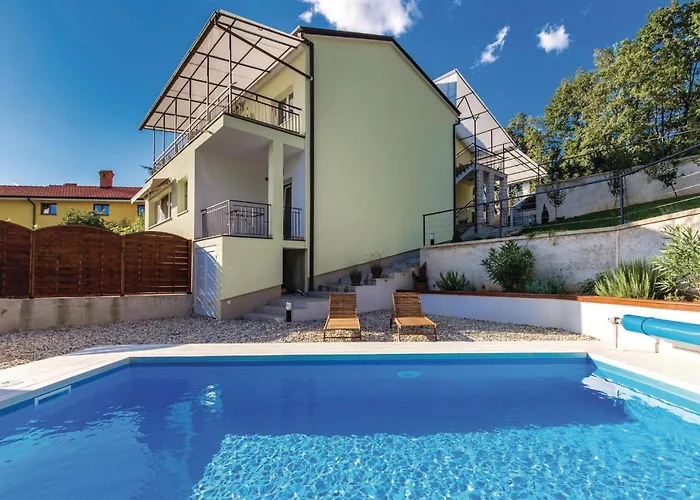 Apartamento 2 Bedroom Awesome In *