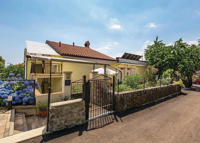 2 Bedroom Awesome In *