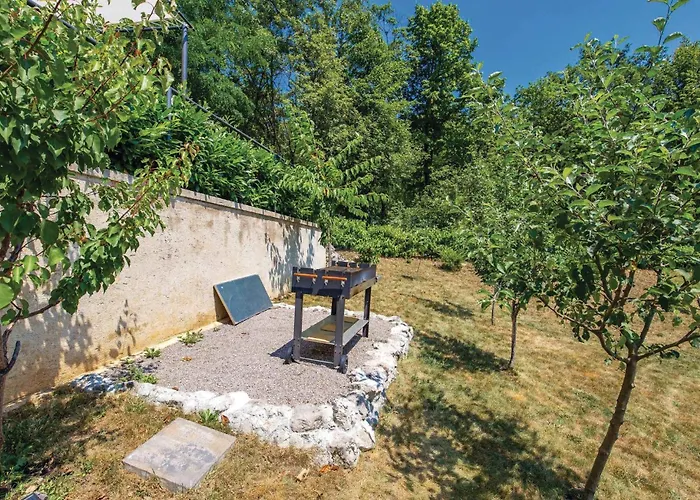 2 Bedroom Awesome In Apartamento Matulji